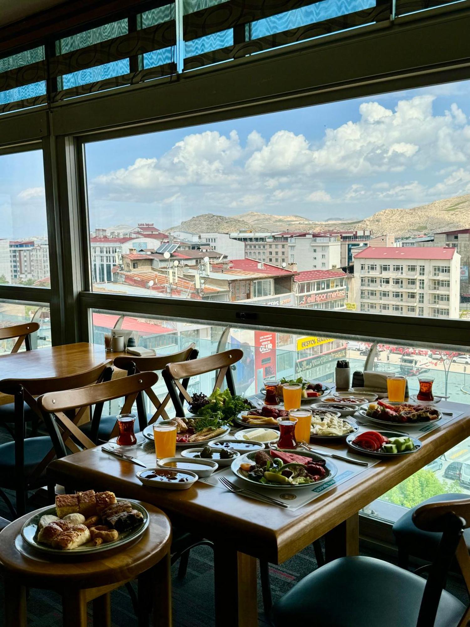 Grand Hotel Ван Экстерьер фото